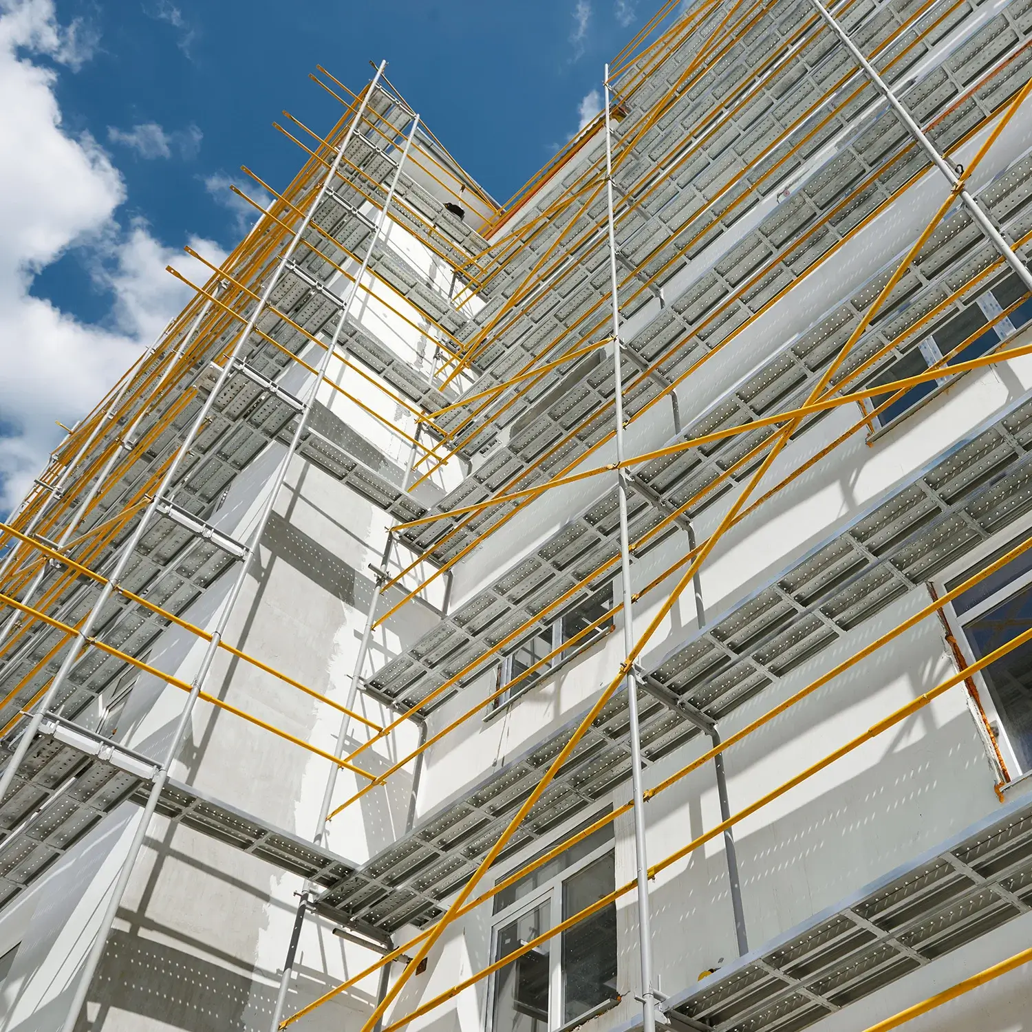 Spezialgerüst-Montage für ein Industrieprojekt in der Region Thun – Foto: KUGE Bau AG